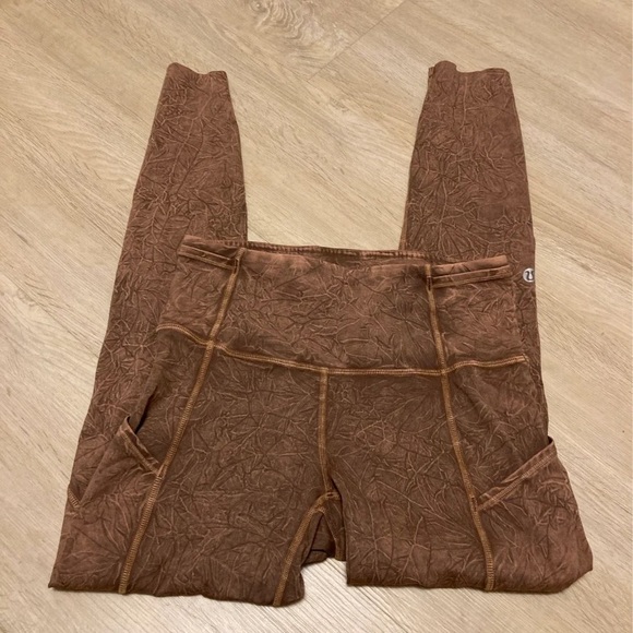 Lululemon 2 pair ice wash fast and free tights size 4 25” - Picture 3 of 4